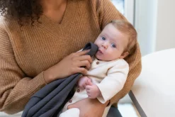 Doomoo Mom'N Play: Multi-Functional Nursing Cover With Teether