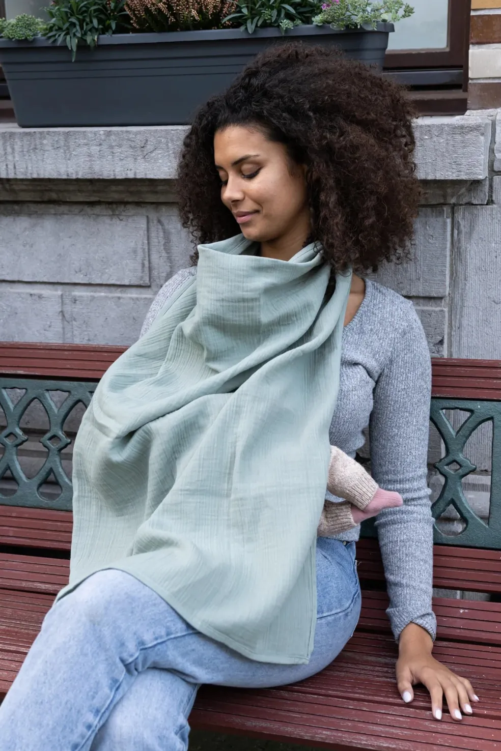 Doomoo Mom'N Play: Multi-Functional Nursing Cover With Teether