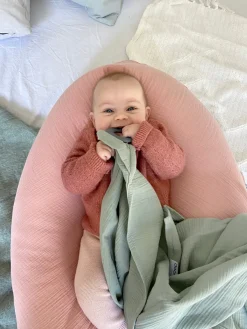 Doomoo Mom'N Play: Multi-Functional Nursing Cover With Teether