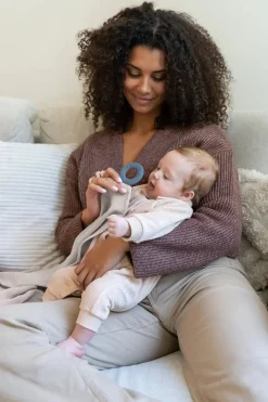 Doomoo Mom'N Play: Multi-Functional Nursing Cover With Teether