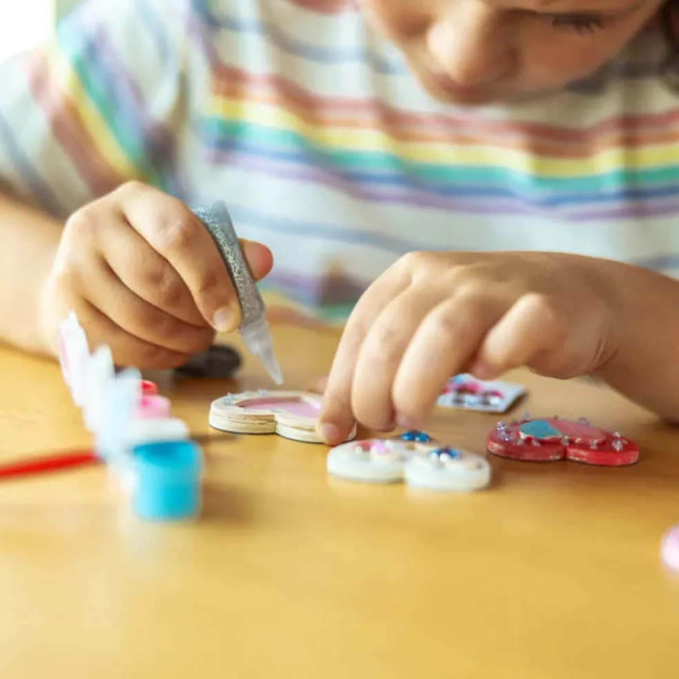 Melissa & Doug Created by Me! Heart Magnets Wooden Craft Kit