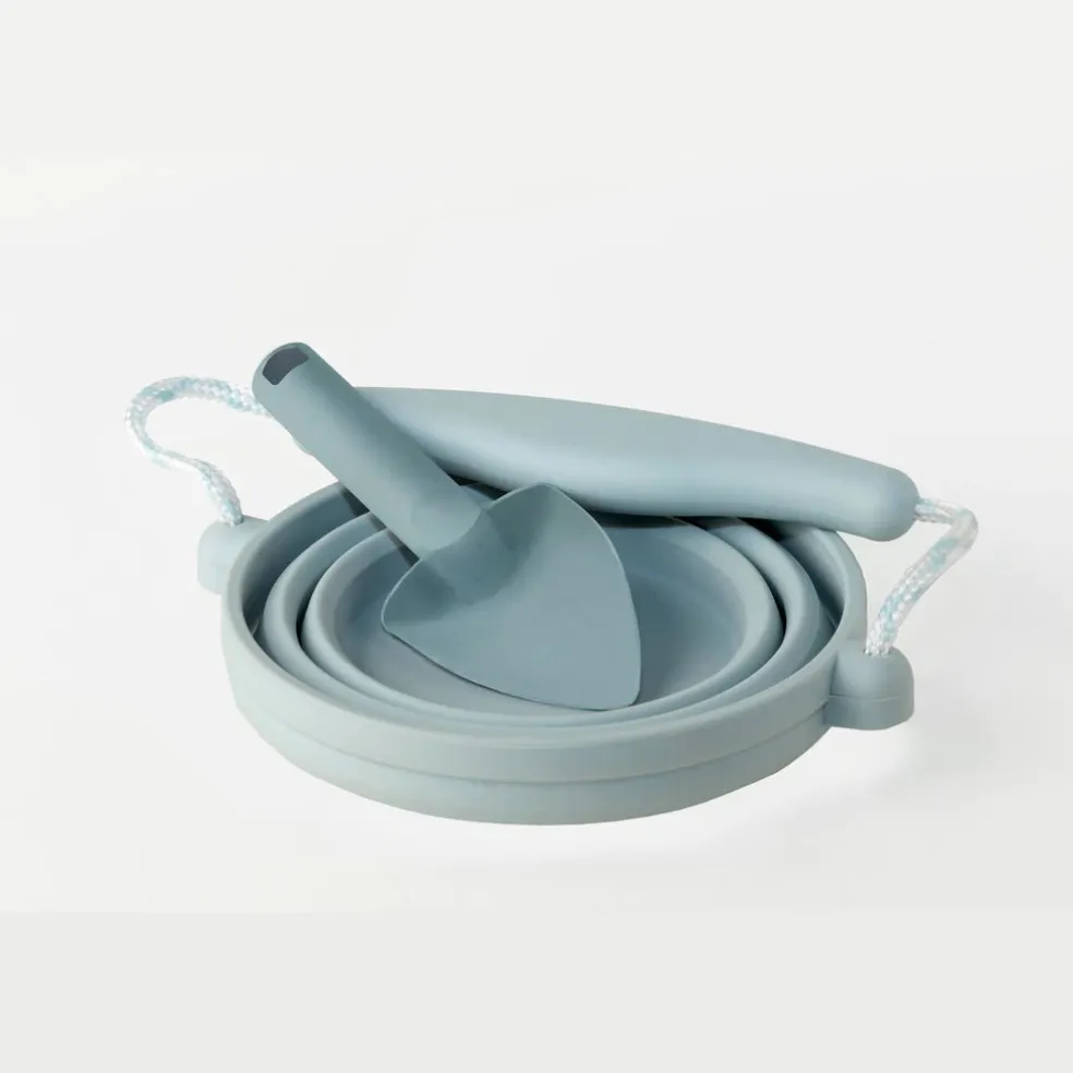 Scrunch in the Garden – seedling pot and trowel