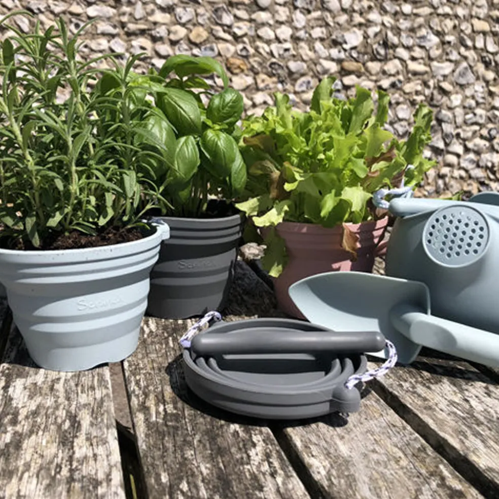 Scrunch in the Garden – seedling pot and trowel